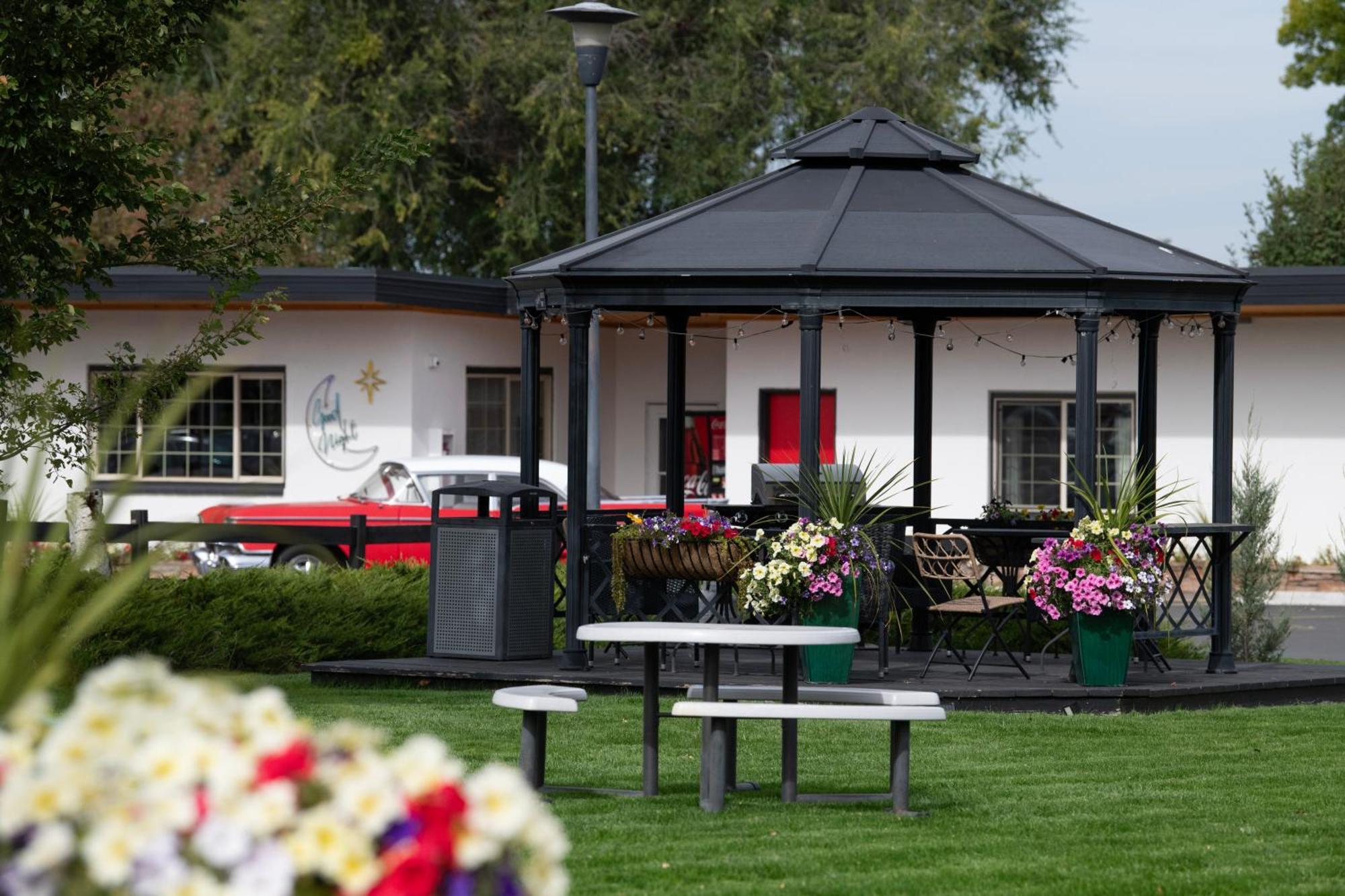 Sapphire Motel Midtown Bozeman Exterior photo